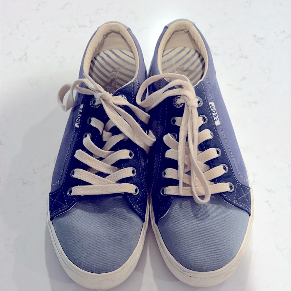 TOAS Sneakers. Quality suede. Extremely comfortable.